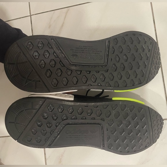 Adidas Men’s NMD_R1 Core Black Signal Green Sneakers Mens - Picture 6 of 6